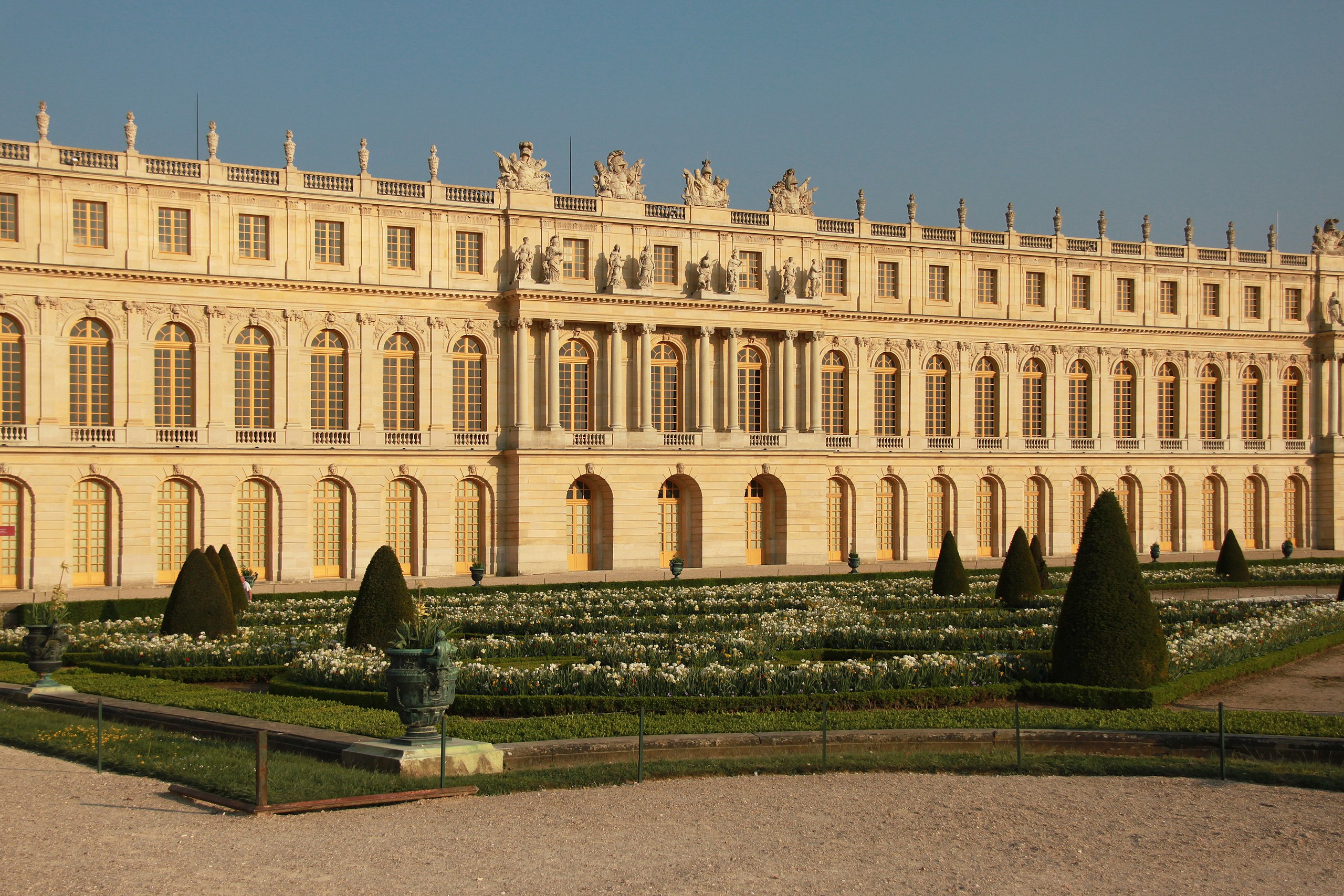 2560px Garden facade of the Palace of Versailles April 2011 11